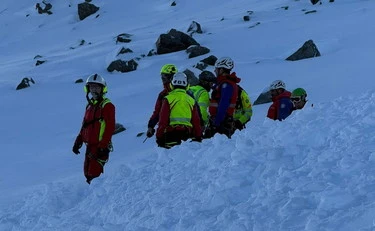 Alto Adige, valanga travolge un gruppo di scialpinisti: due morti