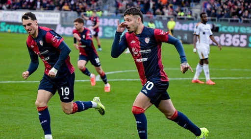 Cagliari, poker al Lecce: colpo salvezza. Fiorentina, pari e fischi contro il Torino