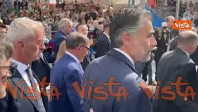 2 giugno, 'Giorgia! Giorgia! Giorgia!', ovazione all'arrivo di Meloni ai Fori Imperiali
