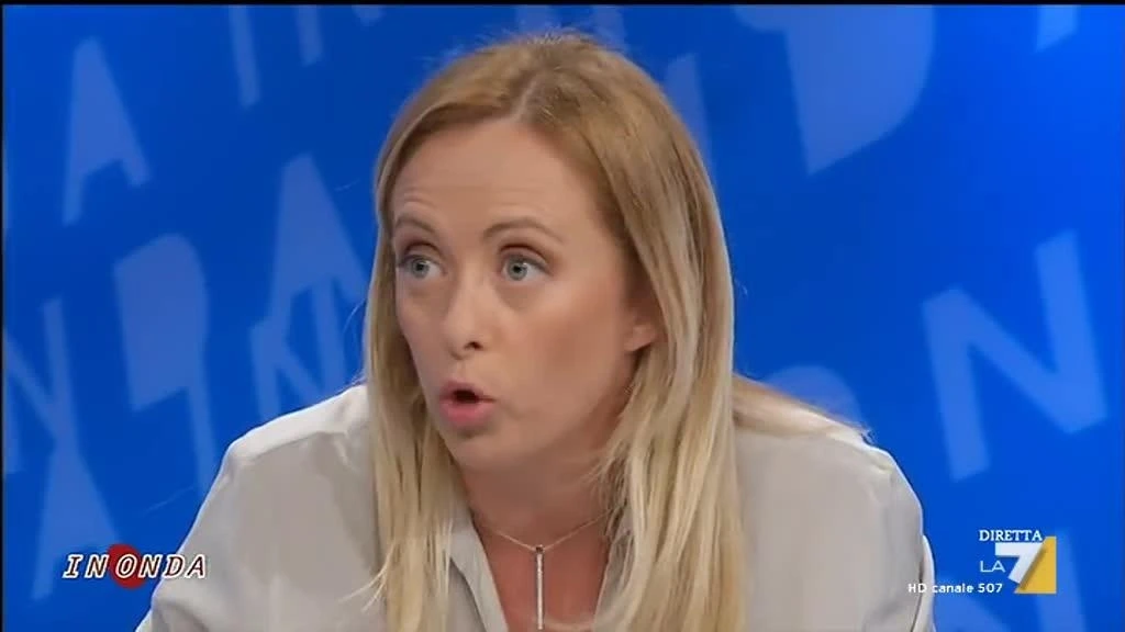 Giorgia Meloni su tutte le furie: "Sindaco di Bosco Marengo chiama 'topi e blatte' migliaia di mamme, papà"