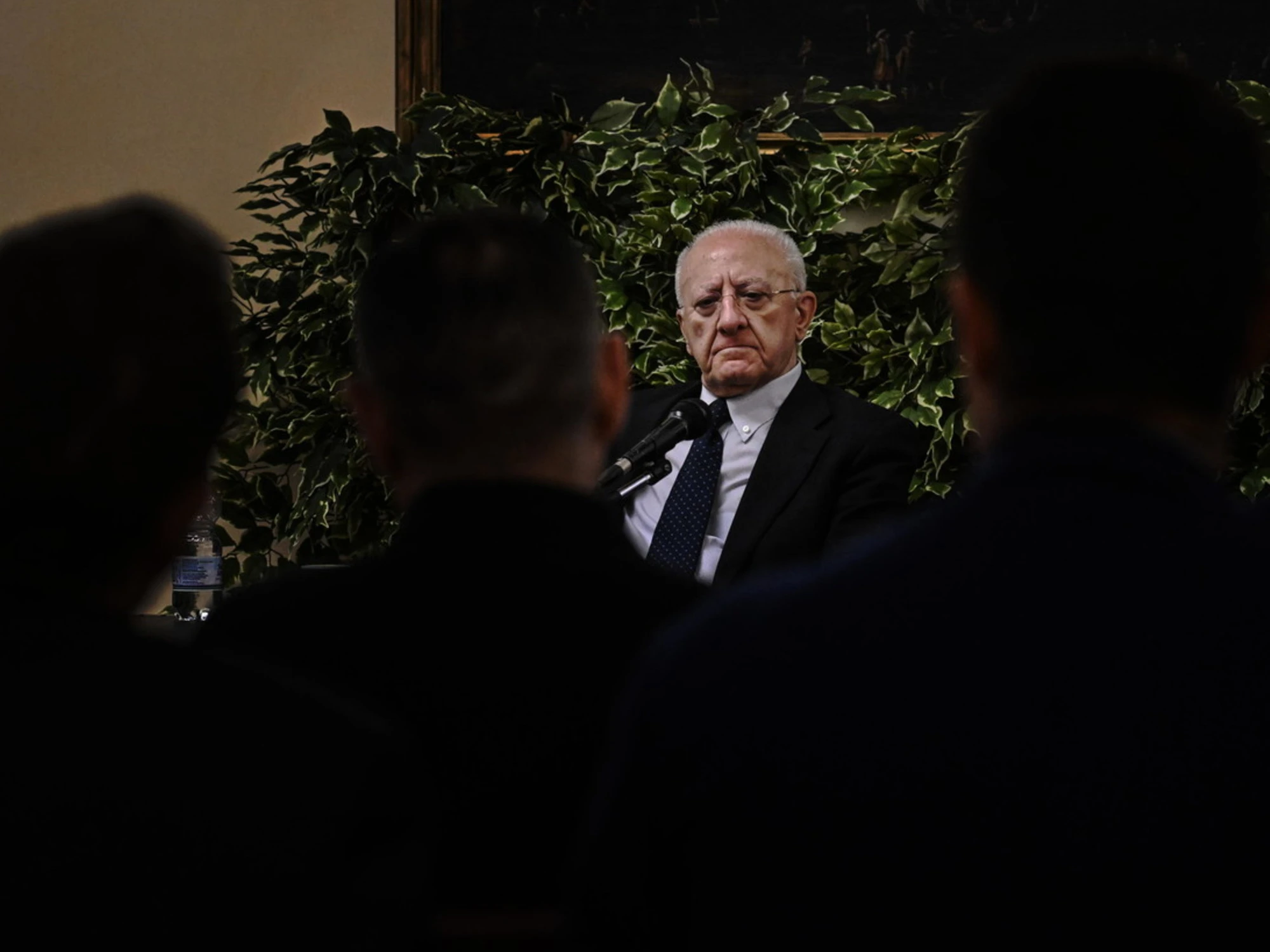 Vincenzo De Luca, la scelta clamorosa: si barrica in casa dopo il trionfo