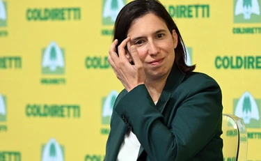 Il Pd spaccato in due: psicodramma Schlein in una manciata di chilometri