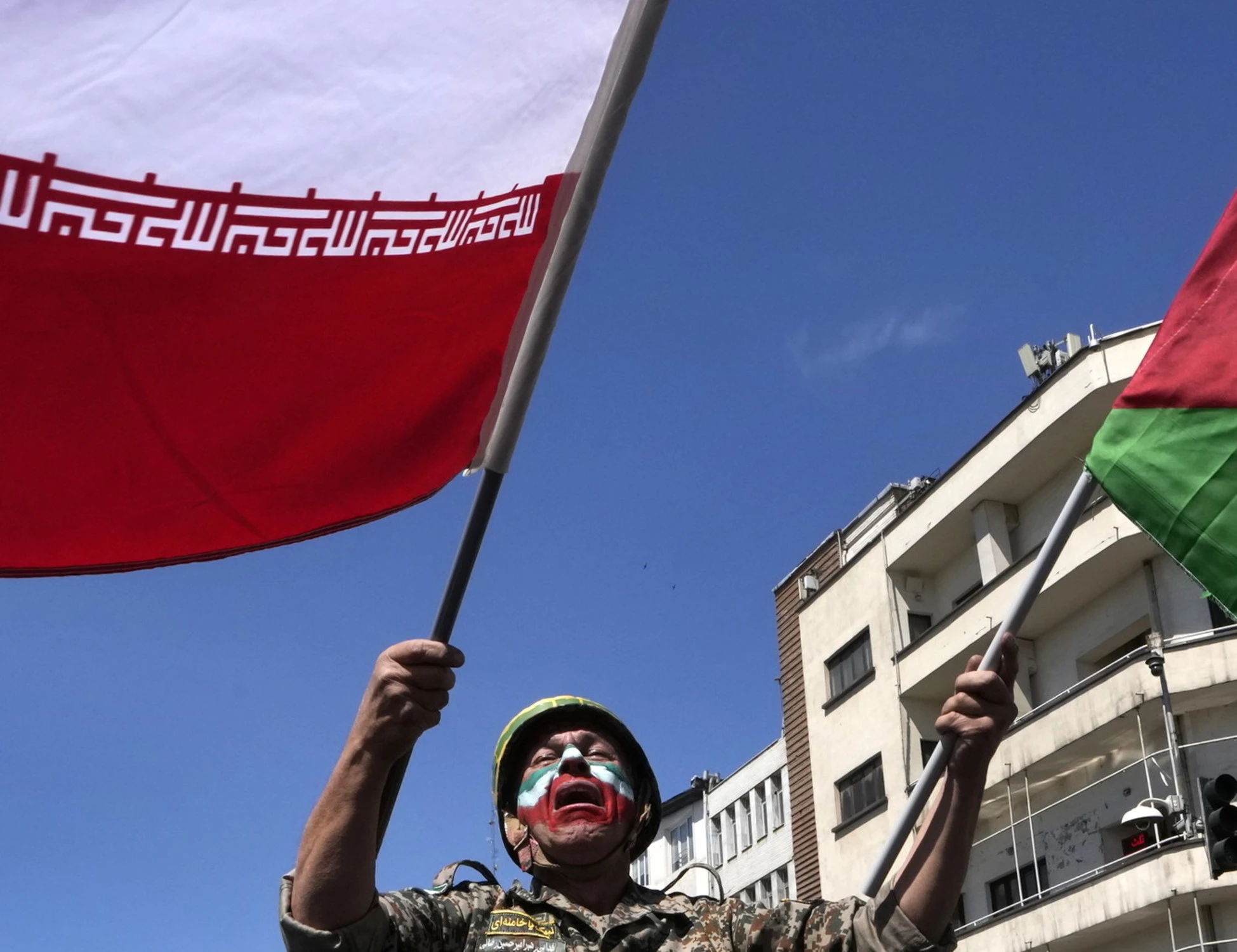 Iran, i pasdaran e la guerra delle spie: chi provano a reclutare