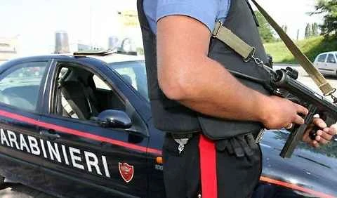 Albano Laziale, carabiniere aspetta la moglie fuori dal lavoro: la uccide e tenta il suicidio