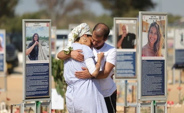 È l’odore della morte che si attacca alla memoria tragica del 7 ottobre