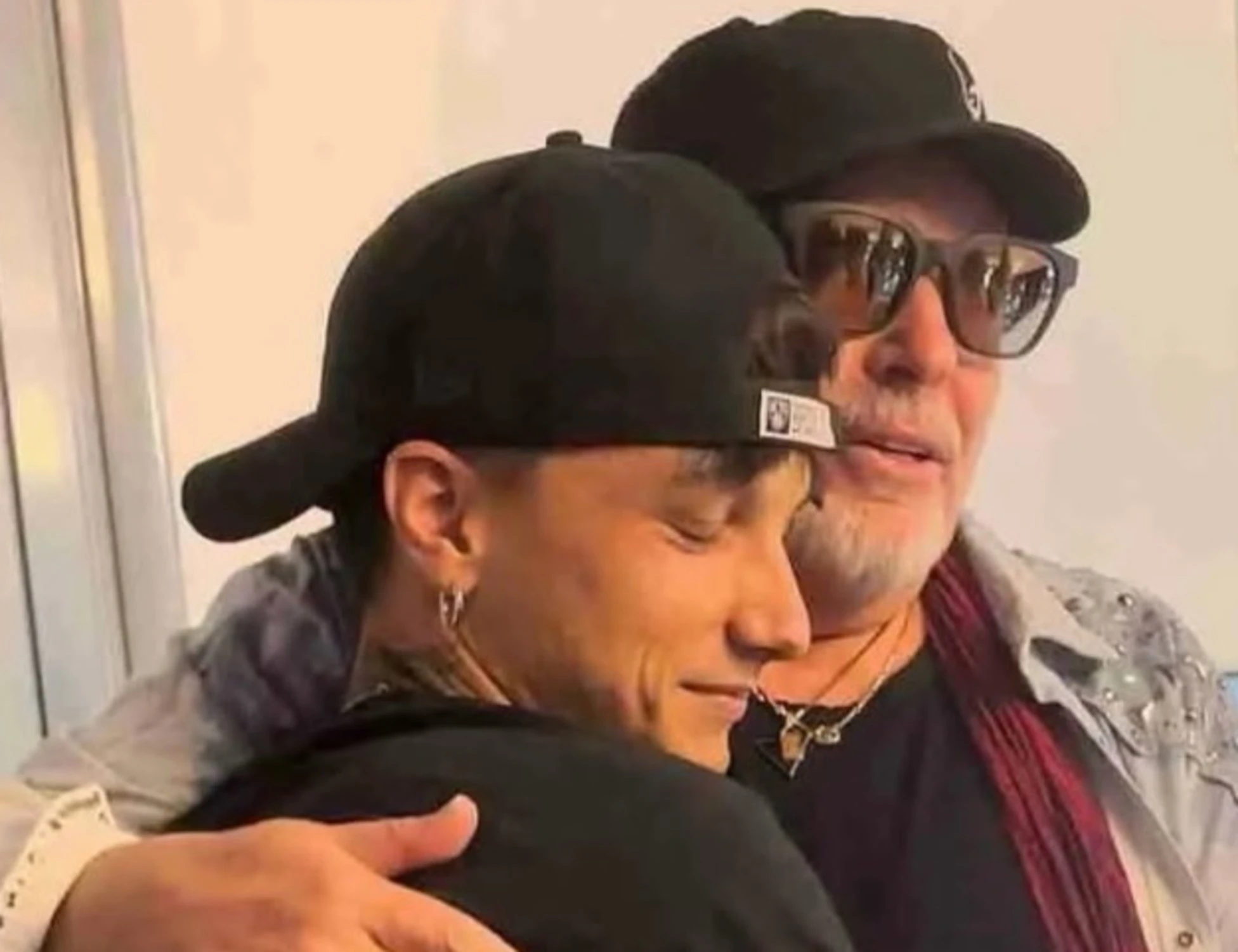 Ultimo gli toglie il record, il clamoroso messaggio di Vasco Rossi poche ore dopo