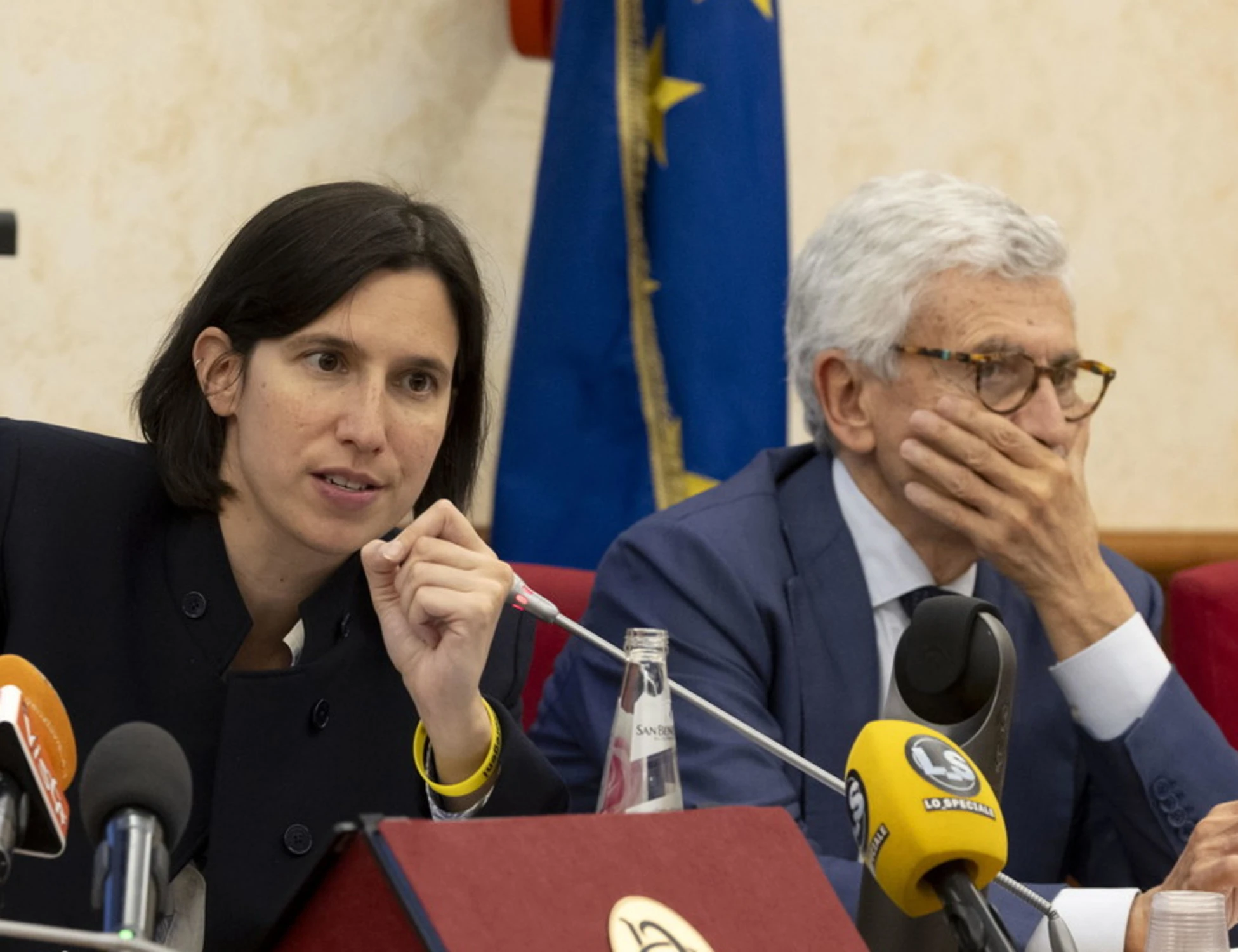 Elly Schlein va da D'Alema e spara balle sul governo