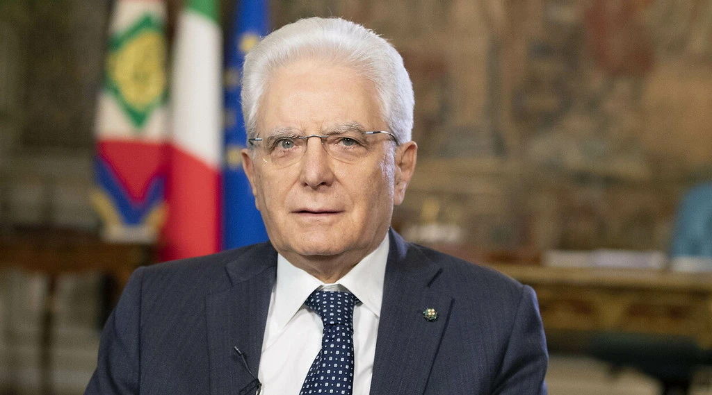 Sergio Mattarella, blitz dei carabinieri a casa di un 46enne di Lecce: "Attacco pianificato online contro il capo dello Stato"