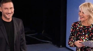 C'è posta per te, “Nessuno gli ha chiesto di Noemi Bocchi”. Francesco Totti in studio, cosa c’è dietro