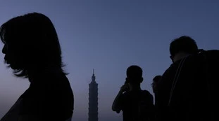 Taiwan al voto, la Cina la accerchia: jet e navi militari