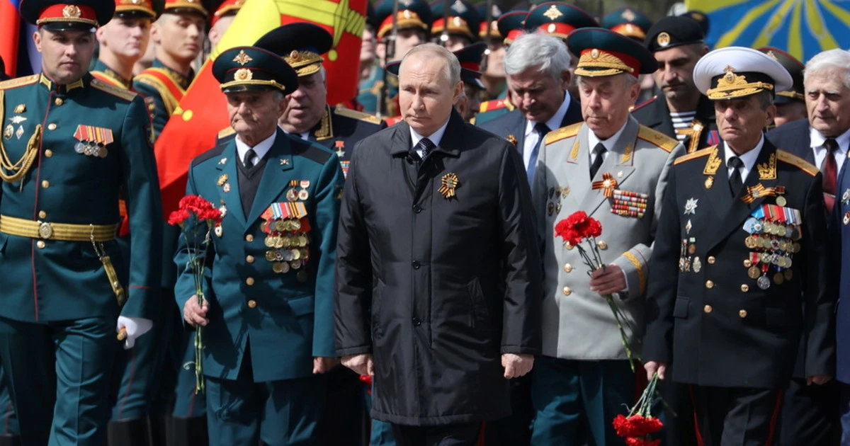 Vladimir Putin, cinque dimissioni in poche ore: slavina al Cremlino, la fine dello zar?