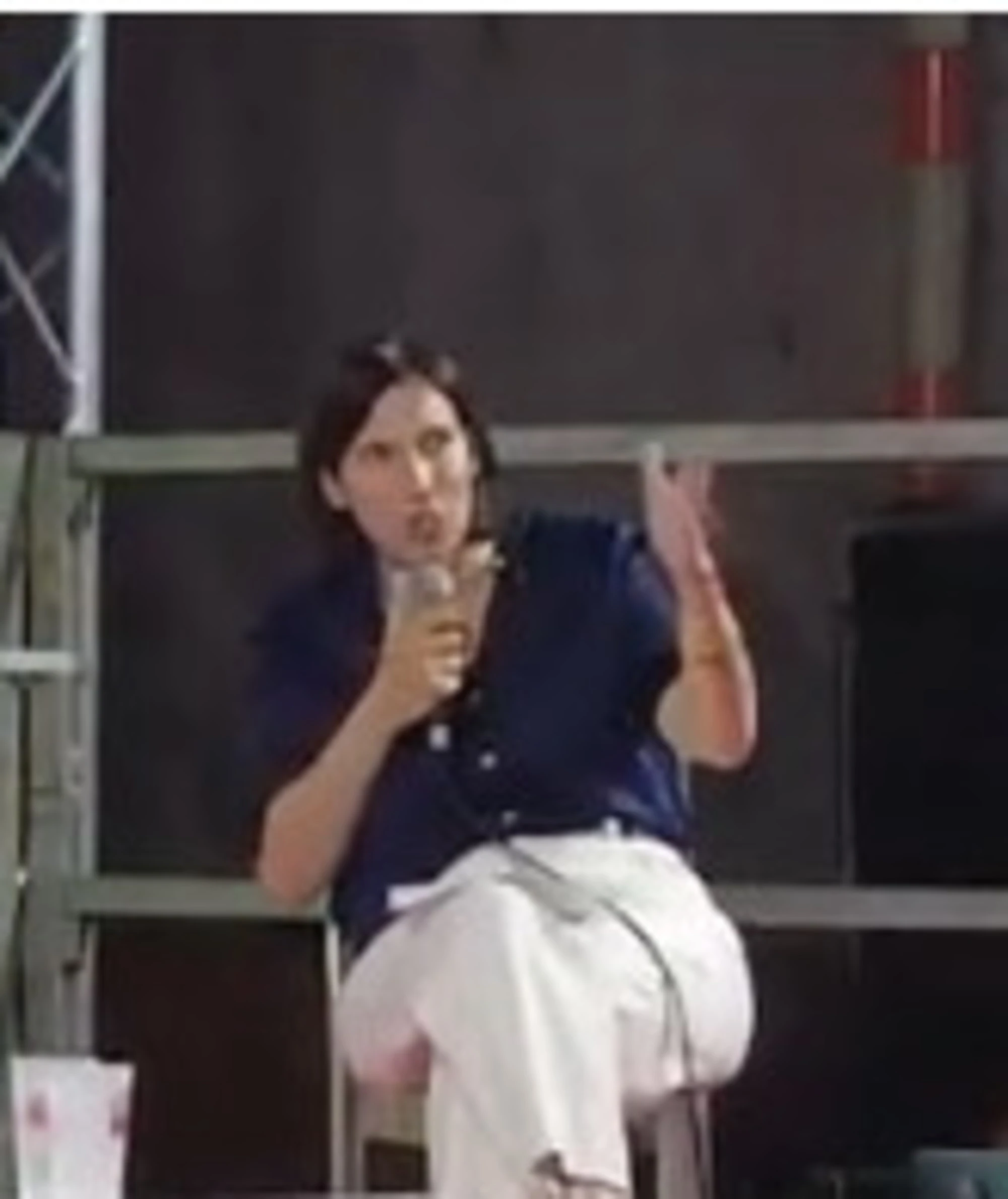Elly Schlein fischiata alla festa del Fatto Quotidiano: "Lo rispetto"