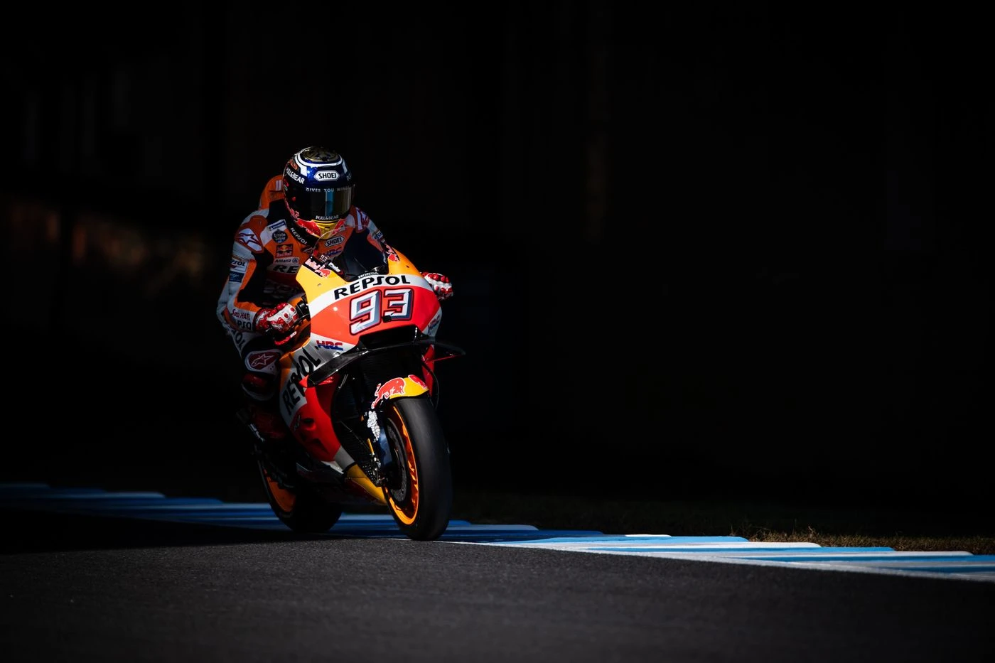 MotoGp, Marc Marquez vince in Giappone ed è campione del mondo: 7° titolo di un'antipatica leggenda