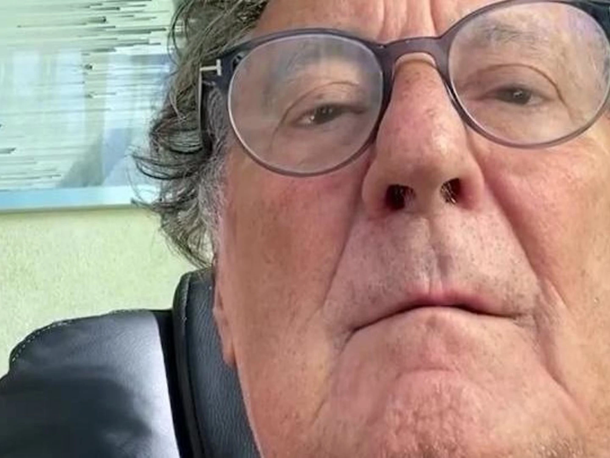 Iacchetti, scontro Parenzo-Scanzi: "Ecco il noto Chihuahua"