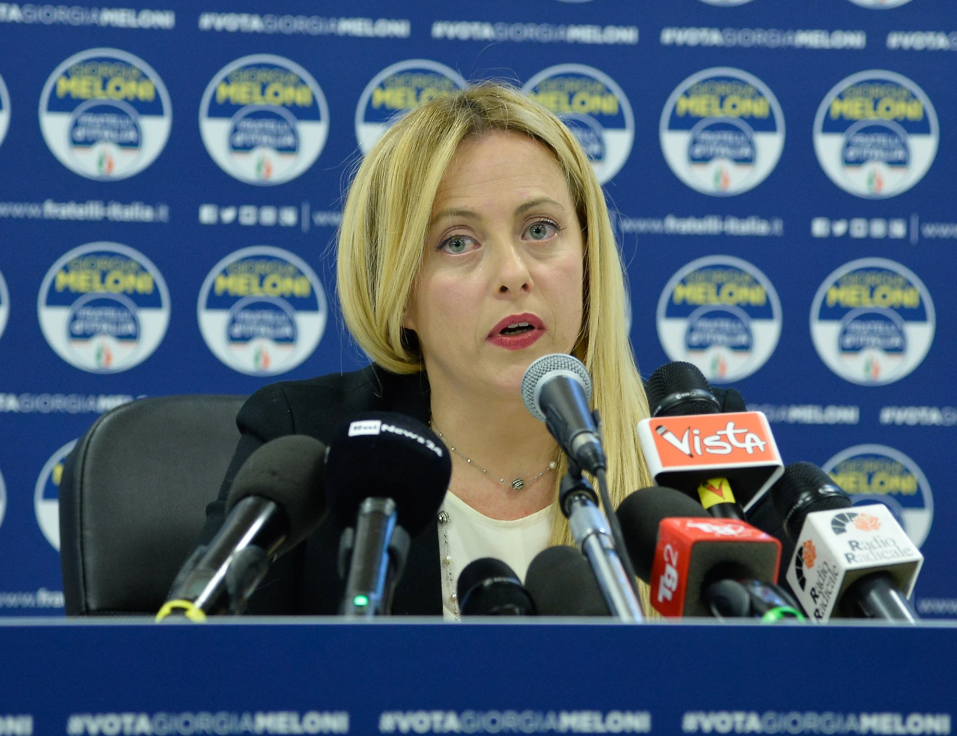Giorgia Meloni, lo schiaffo a Sergio Mattarella: "No ai governi nati in laboratorio"