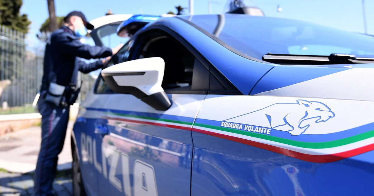 Fiumicino, "sono armato": allarme al centro commerciale, chi semina il panico