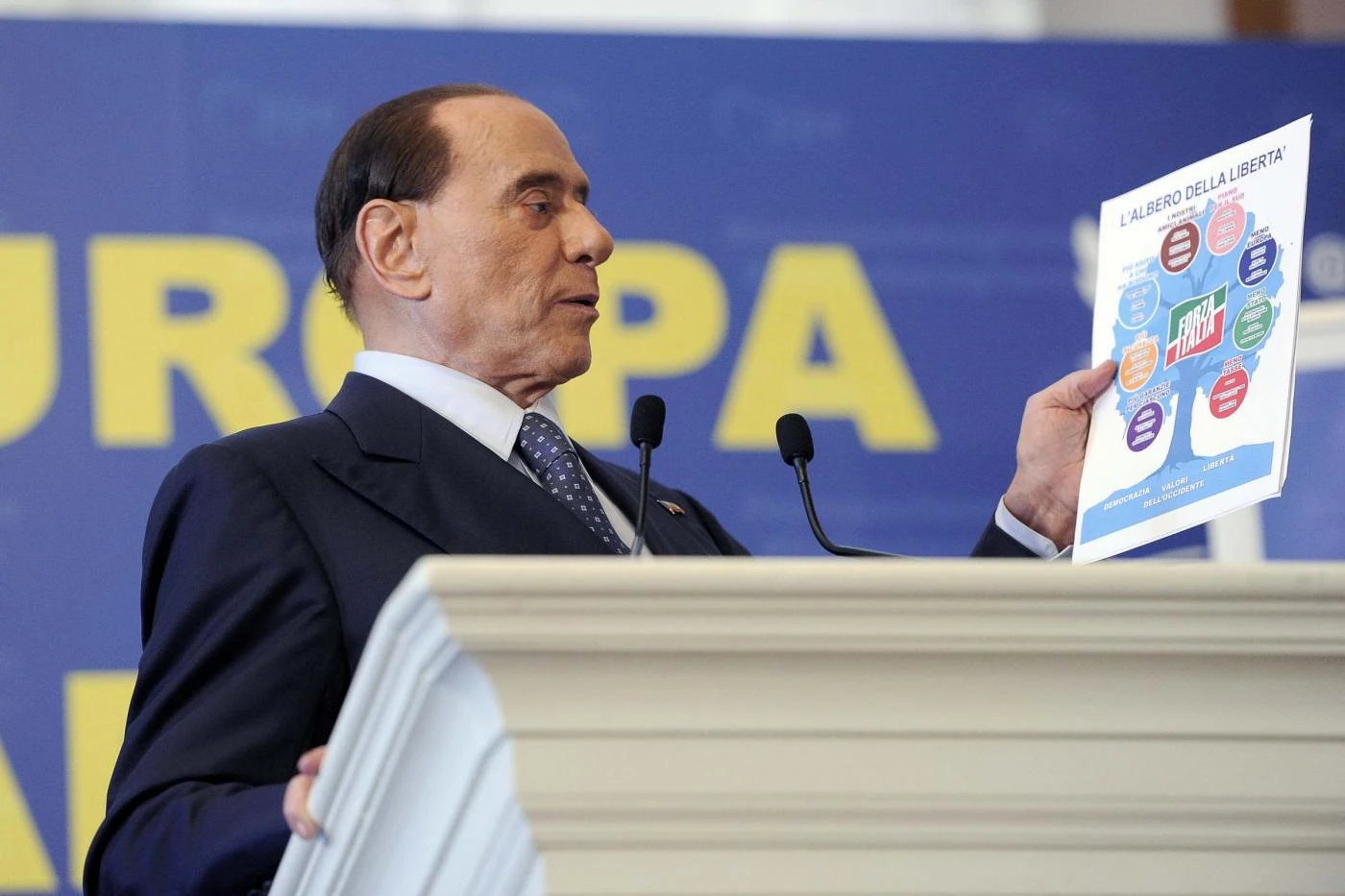 Silvio Berlusconi smaschera Luigi Di Maio: "Un frontman, dietro di lui c'è Davigo. Una persona piena di odio"