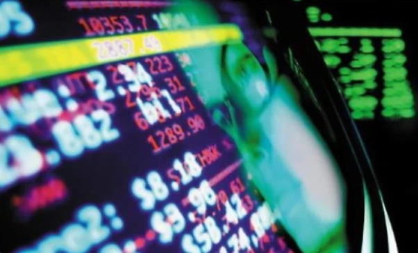 Allarme spread, l'ordine dall'Asia che ha scatenato il caos: la manina della finanza contro il governo