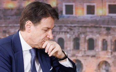 Superbonus, altra maxi-truffa da 160 milioni. FdI contro Conte: "Invece dei selfie chiedi scusa"