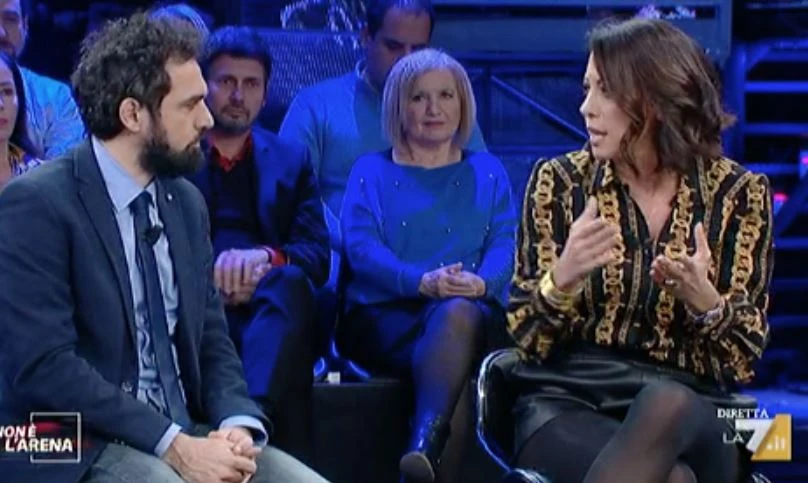 Non è l'arena, Nunzia De Girolamo si presenta da Massimo Giletti in shorts neri di pelle