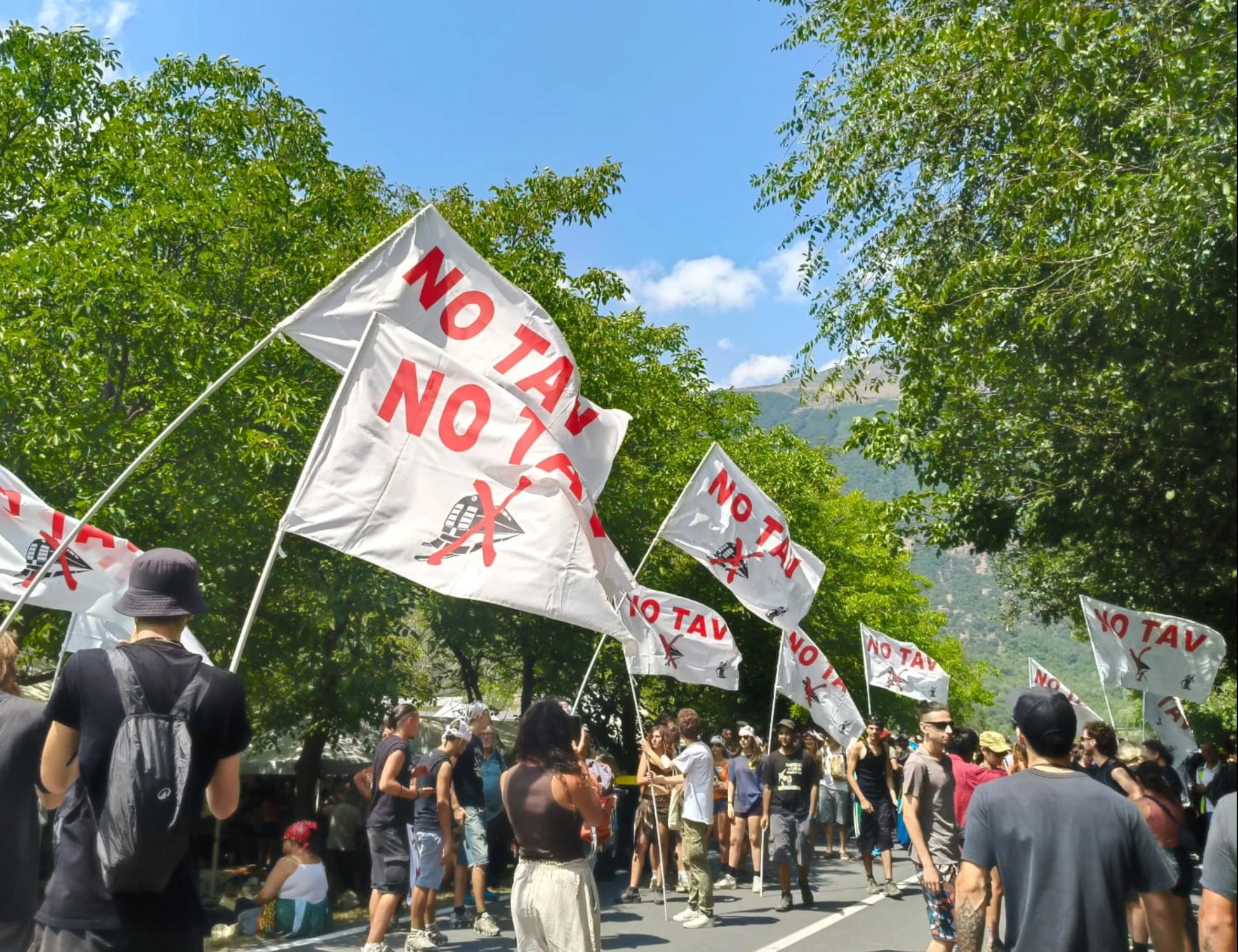 No-Tav, campeggio vietato in Val di Susa. Ma il movimento disobbedisce al prefetto di Torino