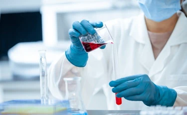 Tumore al pancreas svolta dalla ricerca: il nuovo farmaco che raddoppia la sopravvivenza