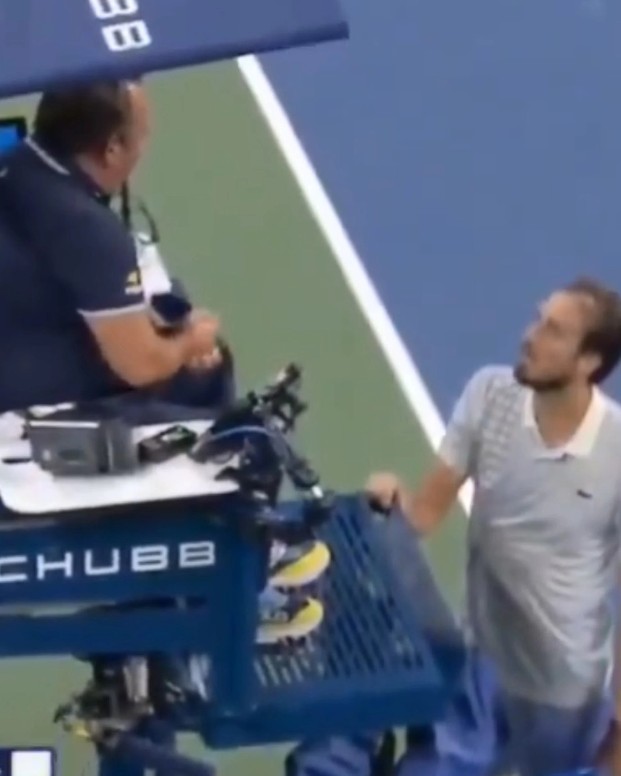 Us Open, furia-Medvedev contro l'arbitro: "Perché tremi?"