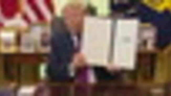 Trump firma il decreto per rinominare il Lago Ontario "Lake America"