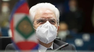 Sergio Mattarella, "nessun confronto e nessuna benedizione a Conte". Crisi, indiscrezioni "irrituali" dal Quirinale