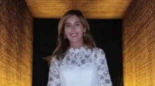 Maria Elena Boschi, pizzo bianco e lì sotto... una foto pazzesca a Dubai: occhio al dettaglio