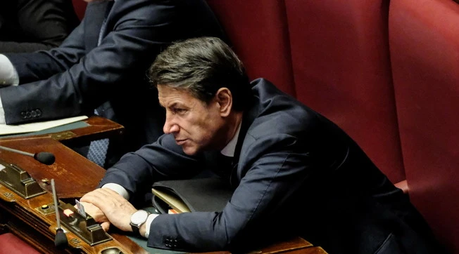 Conte rosica, la supercazzola per infangare Meloni è un autogol: "Ti faccio vedere due foto"