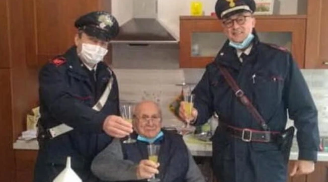 Fiorenzo Malvolti, il 94enne solo a Natale chiama i Carabinieri: "Potete venire a fare un brindisi con me?"
