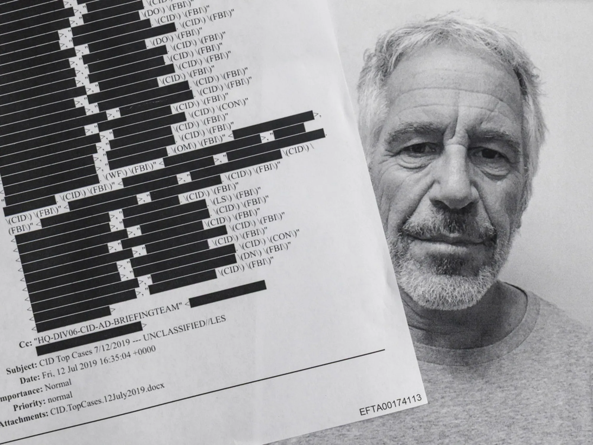 Leggi l'articolo: "Guerra scatenata da Epstein": complottisti senza freni