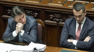 Giuseppe Conte, il governo sul punto di saltare. Il retroscena sulla minaccia di Luigi Di Maio: "Sì al Mes? Allora noi lasciamo"
