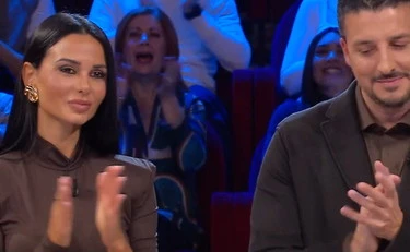 Affari Tuoi, "chi è l'accompagnatrice di Ivan": anche Stefano De Martino sconvolto