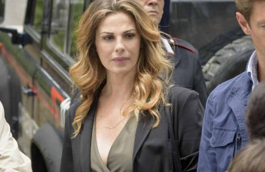 Vanessa Incontrada,clamoroso sfregio sul Televideo Rai: notate nulla di strano? Amadeus e Insinna...