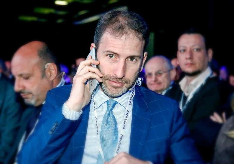 M5s, la rivolta dei grillini contro Davide Casaleggio: "Ci ruba i dati personali"