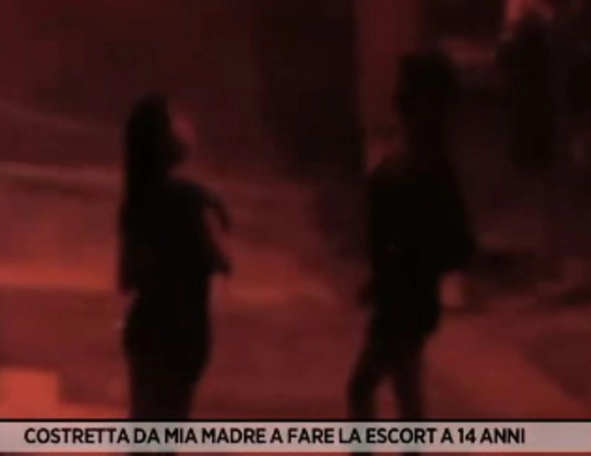 Fuori dal coro, Maila "costretta a fare la escort da mamma a 14 anni". E Giordano sbrocca