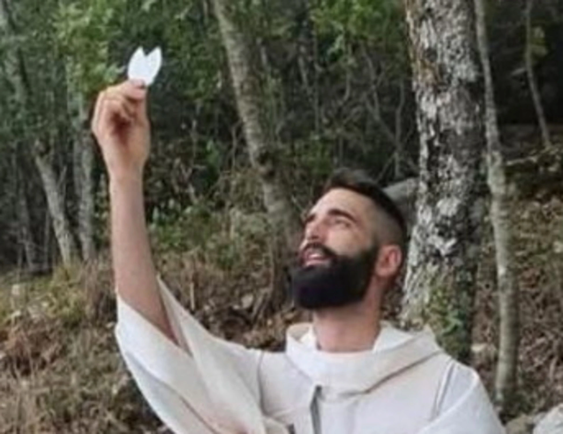 Don Matteo, parroco di 35 anni, si suicida: "Nessuno sa l'inferno", la frase choc