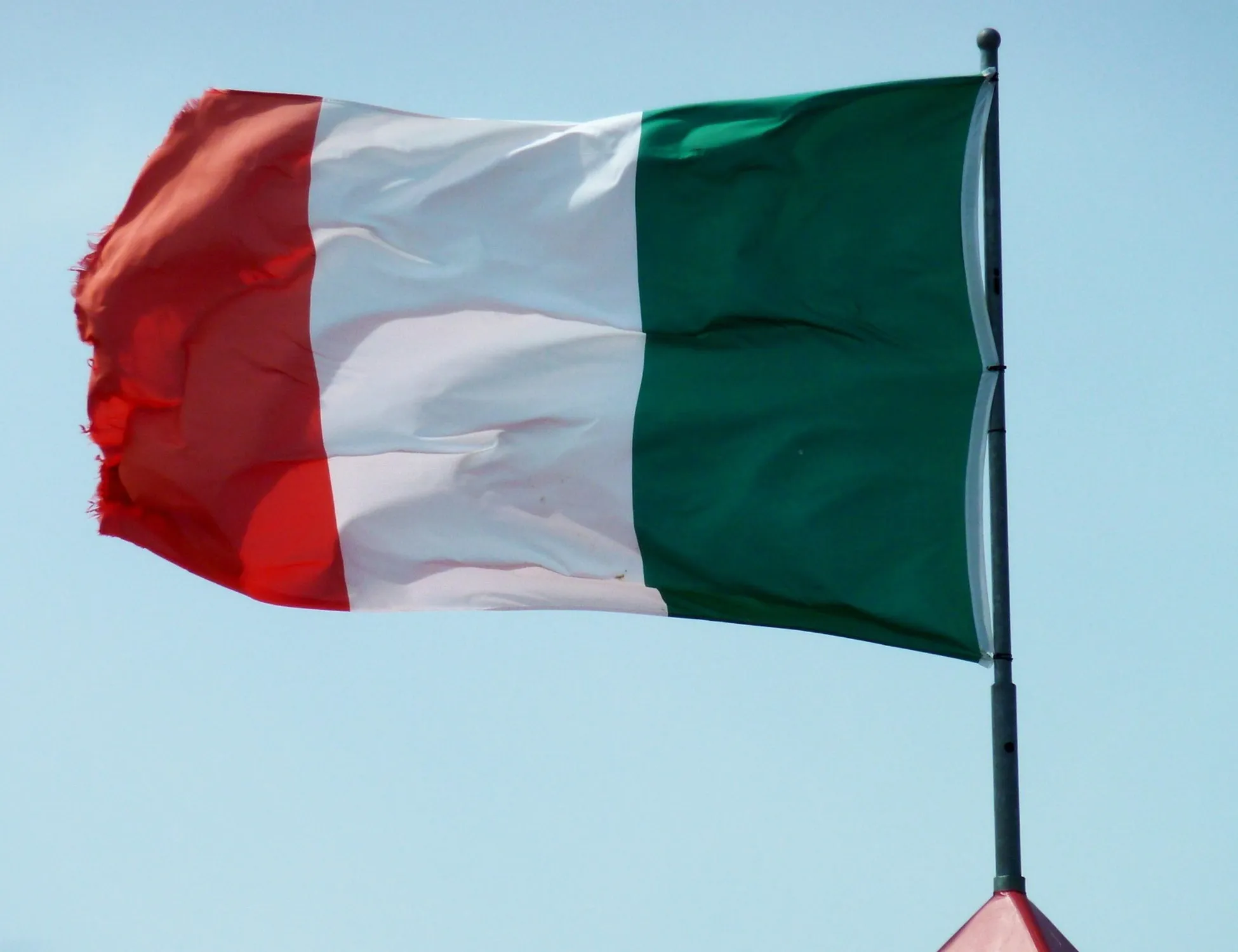 Leggi l'articolo: "È di tutti". L'ultimo sfregio del Pd? Cancellare i nomi degli autori dell'Inno di Mameli