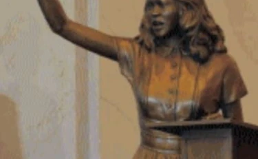 Per espiare il colonialismo servono statue di africani