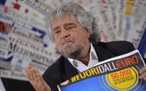 Beppe Grillo all'assalto di Napolitano: "Dimissioni? Lui deve costituirsi"