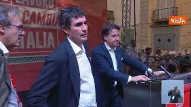 Leggi l'articolo: Conte ai contestatori di Napoli: Non fate i fenomeni, se siete qui è perché con noi potete parlare