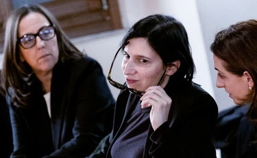 Elly Schlein e il referendum? La domanda che la fa balbettare