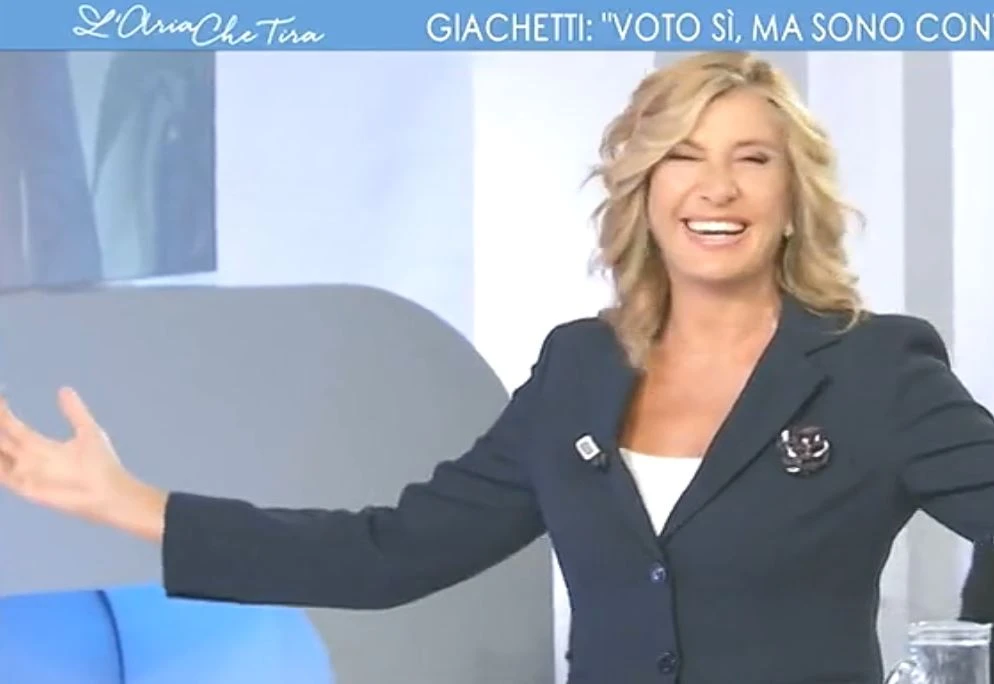 L'aria che tira, Ignazio La Russa fa ridere tutto lo studio: "Non facciamo di tutta l'erba un fascio"