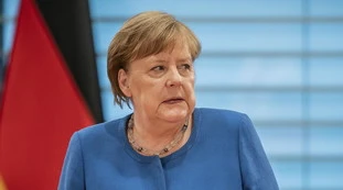 Angela Merkel, il sondaggio sui tedeschi: il 50 per cento di loro favorevole a condividere il debito