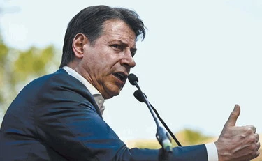 Conte e Casarini, volano stracci a sinistra