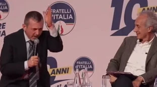 Travaglio-Delmastro, rissa alla festa FdI: "Il delinquente..."