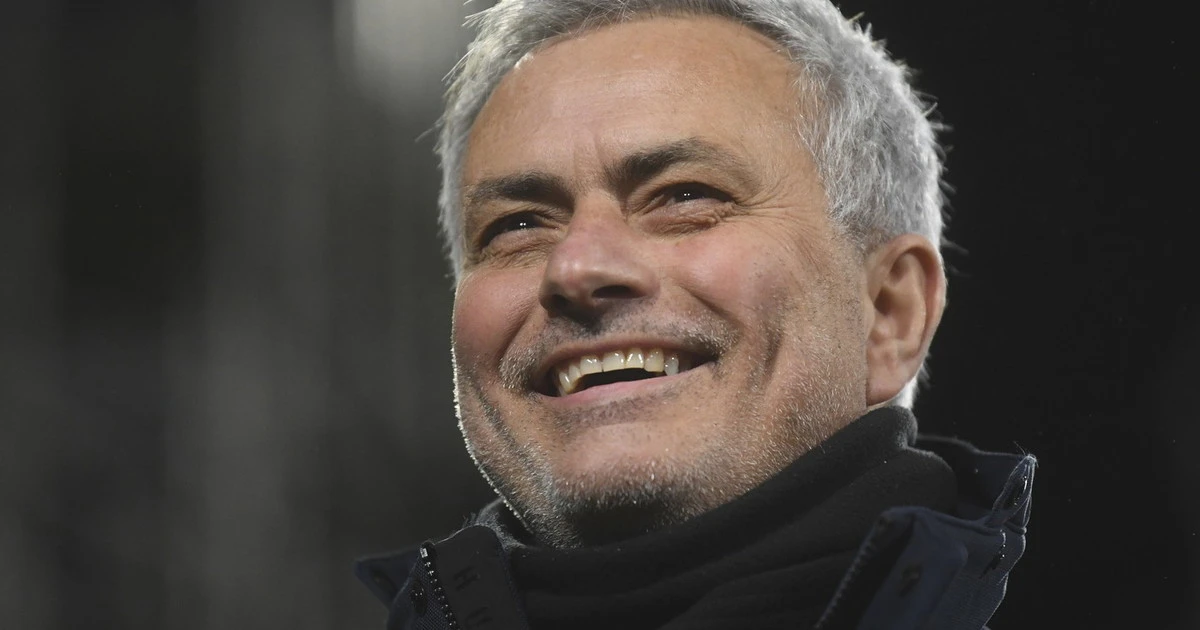 Roma, il primo colpo di Mourinho: un clamoroso ritorno? Sabatini lo stronca: "Come l'oppio dei popoli"