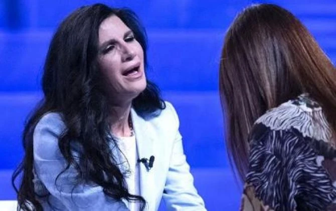Verissimo, il crollo emotivo di Pamela Prati: il finto sms di Mark Caltagirone che la distrugge